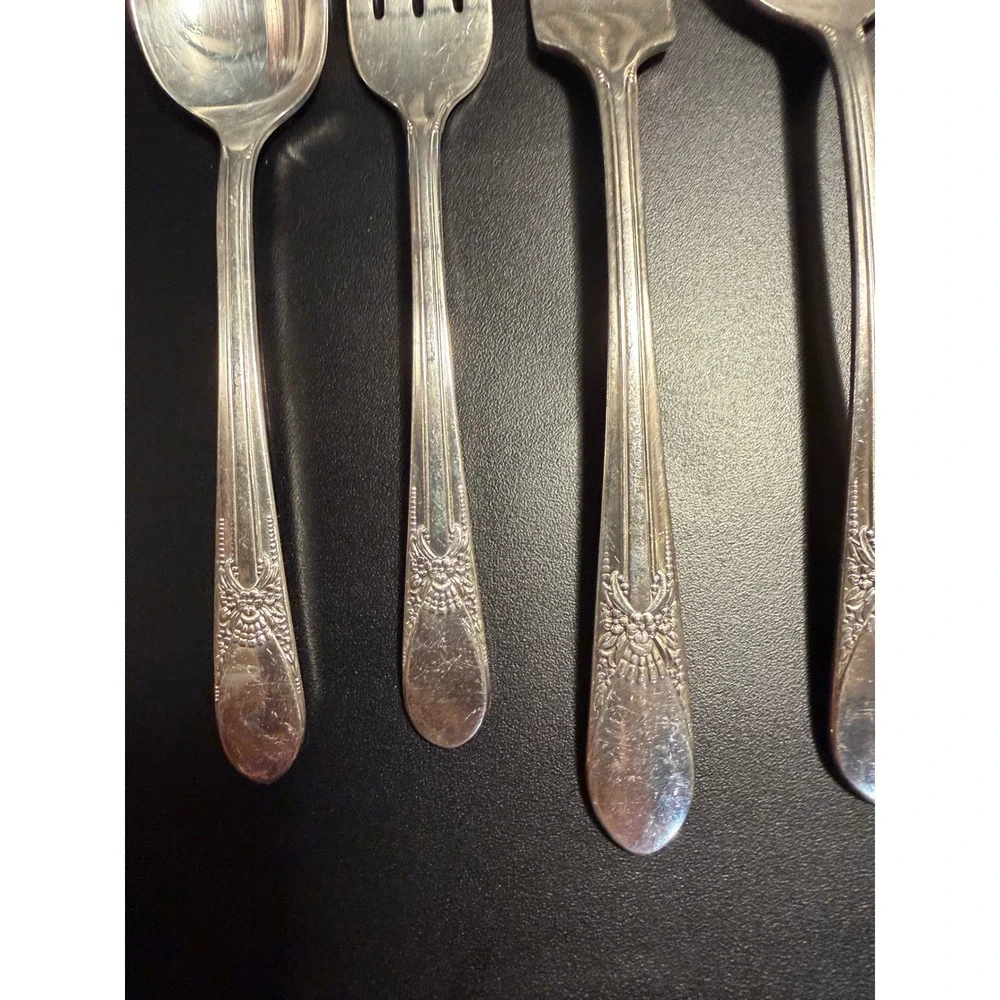 Oneida Wm Rogers Beloved Silverplate Flatware 5 Piece Place Setting Vintage‎